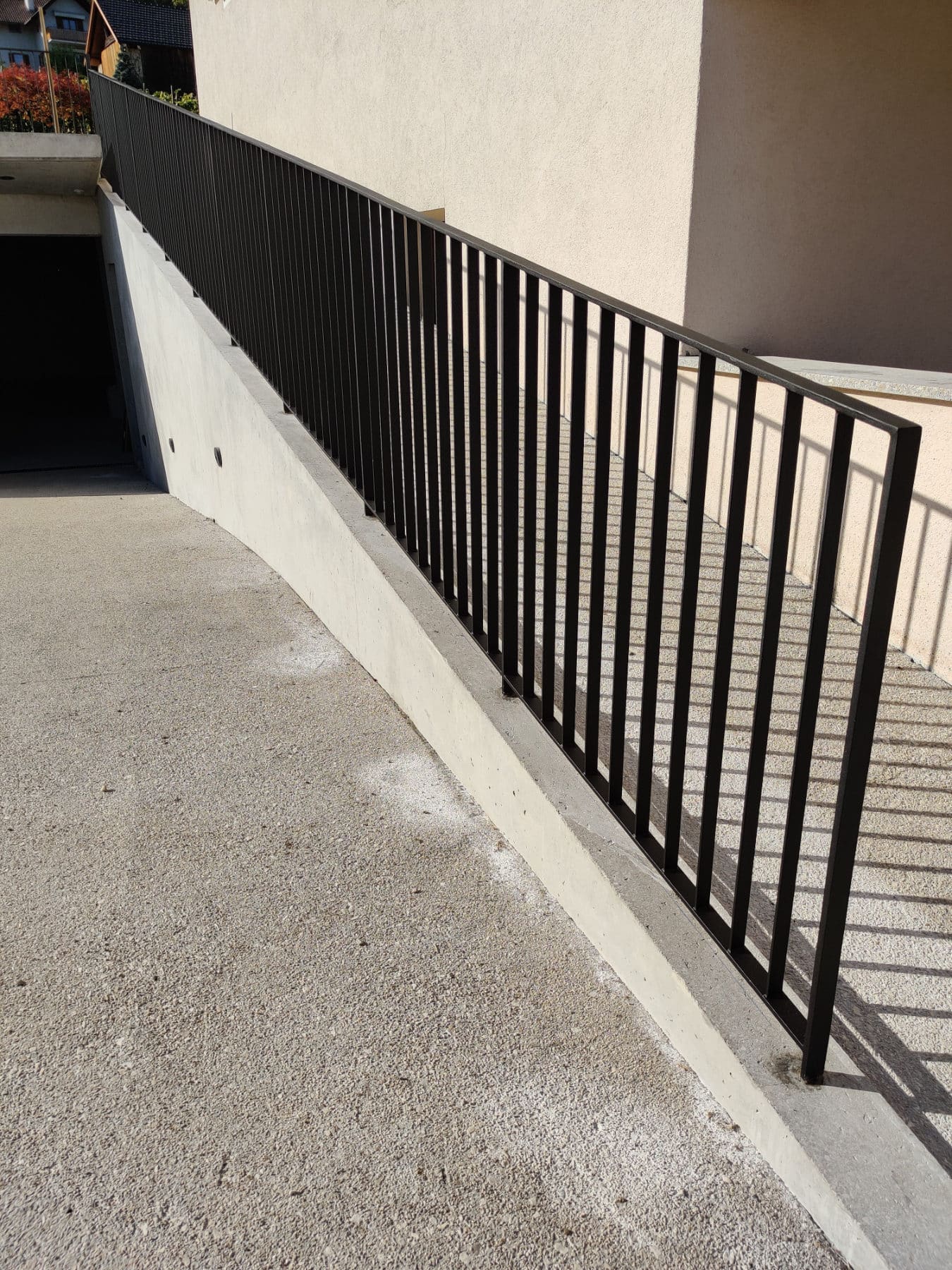 Balkone mit maßgefertigten Metallgeländern